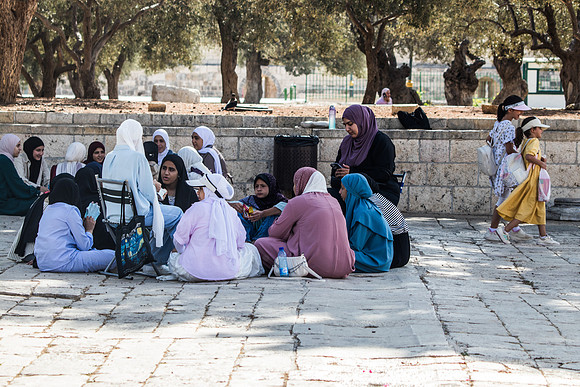 Arab Women in Circle and Girls 250731-2
