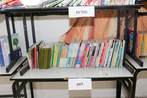 160809-BookSale_School-0133