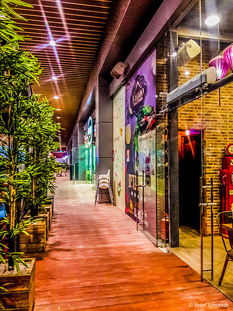 Outside Walkway Shaar Hair Mall Beit Shemesh 1