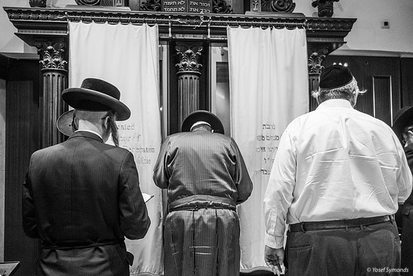 Prayer Inside Rachel's Tomb 221107-14