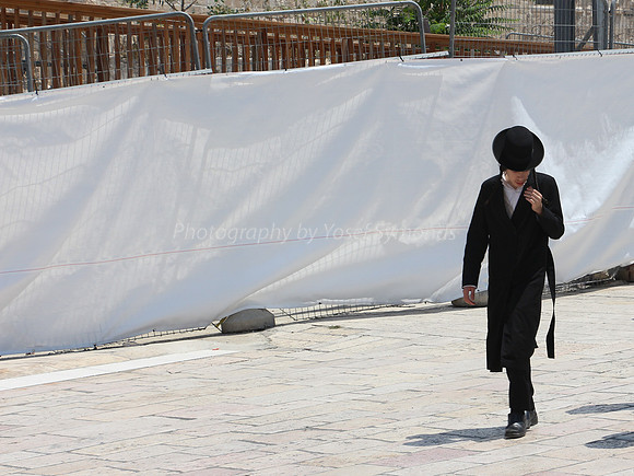 Walking to Kotel