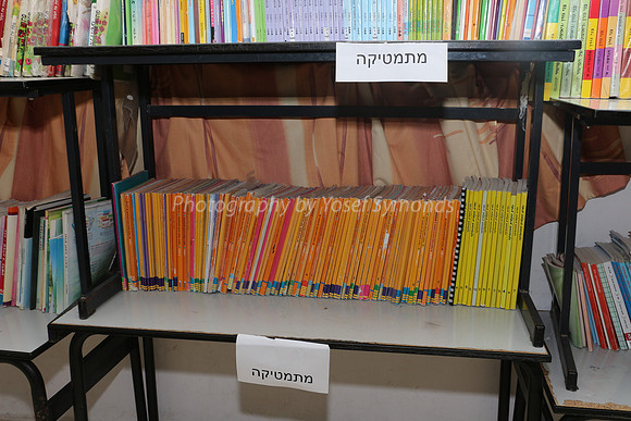 160809-BookSale_School-0137