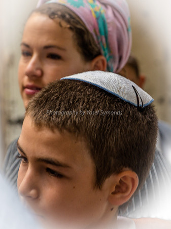 Barmitzvah Family Outside Temple Mount 180916-1