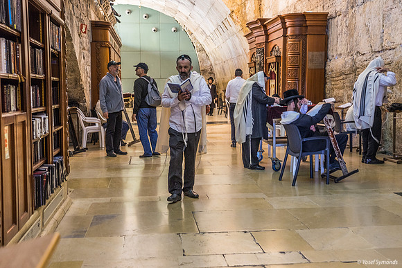 Multiple Activity in Western Wall Tunnel Prayer Area 190509-1