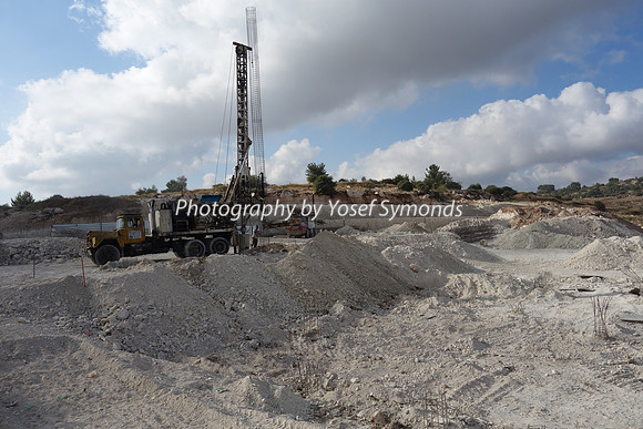 Mem 3 2014 Q3 Pile Driver Placing Reinforcement DSC02158