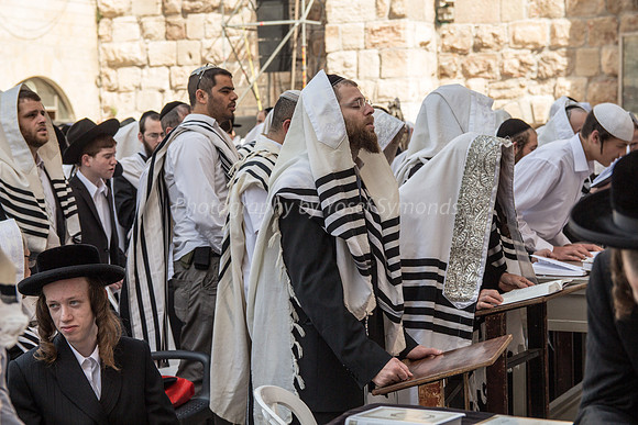 Mens Prayer at Western Wall 140616-7