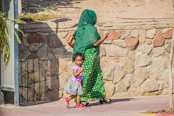 Following Mummy 181008-2