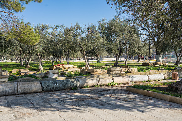 Line of Broken Columns in Southern Area 190212-2