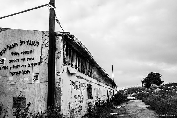 Closed Grocery Store 200226-6