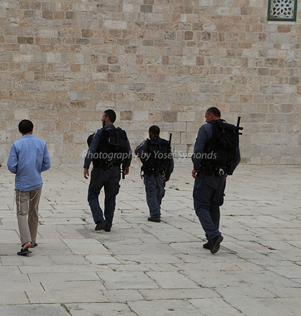 Walking Towards El Aksa