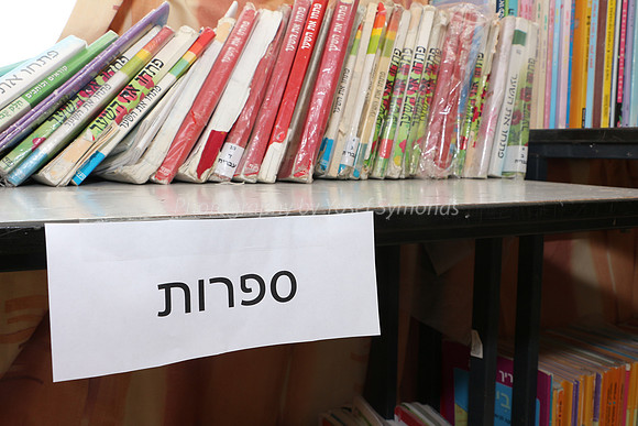 160809-BookSale_School-0140