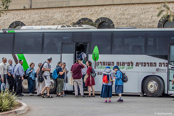 Visitors Departing 191015-1