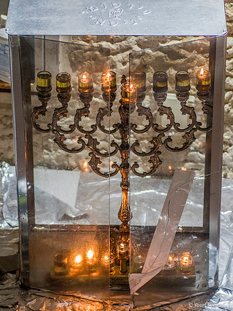 Broken Door on Glass Chanukah Case! 191228-1