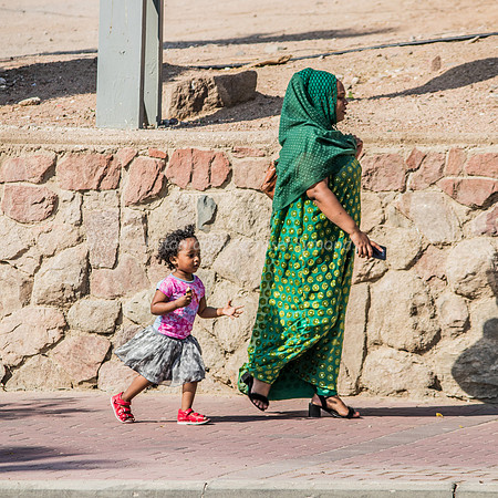 Following Mummy 181008-1