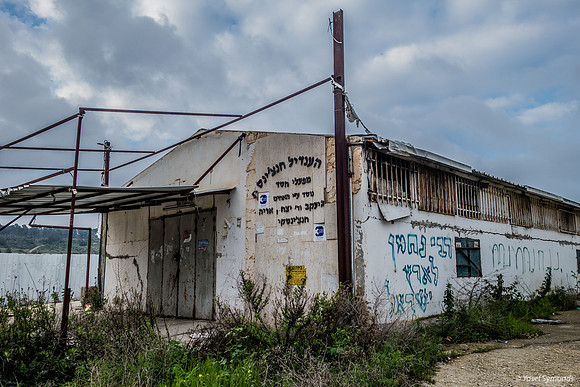 Closed Grocery Store 200226-19