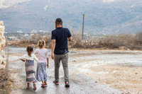 Father and Daughters 191015-1