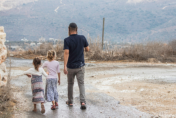 Father and Daughters 191015-1
