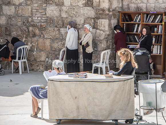 Women Praying at Western Wall 140416-1