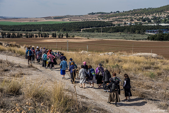 Marching South Around Tel Beit Shemesh 191121-1