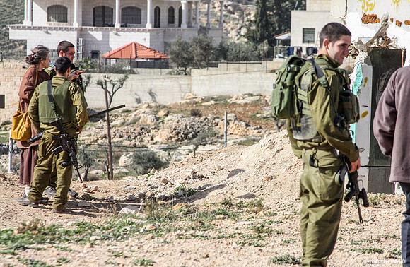 Getting to Know the Soldiers 100129-1