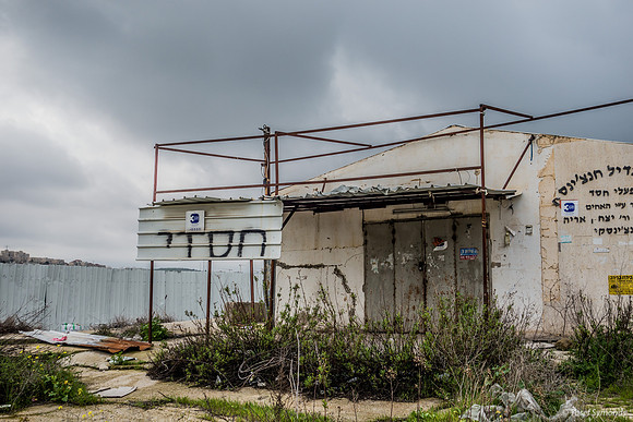 Closed Grocery Store 200226-12