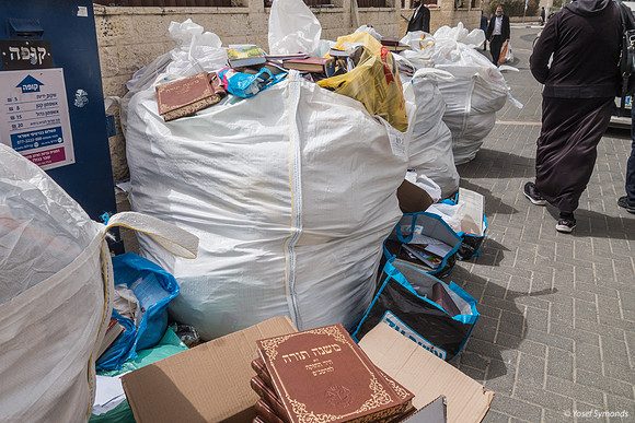 Parting With Sefarim at the Geniza 210324-4
