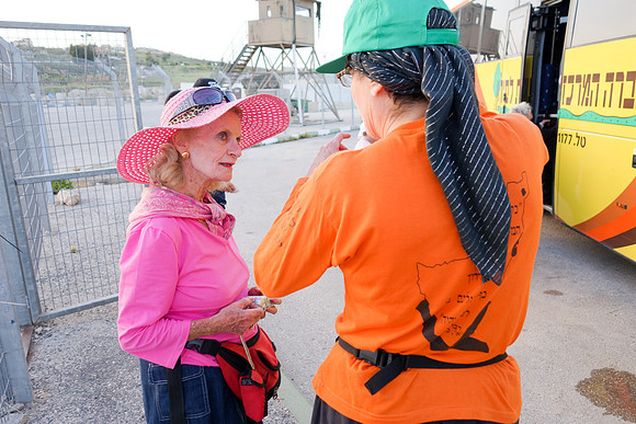 Ruthi Chats with Participant Pesach 2015 - 2