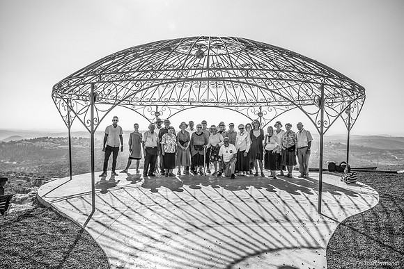 Visitors to Zar Estate 180927-6