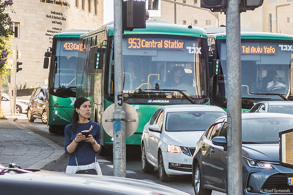 Woman Praying On the Move In the City 220615-1