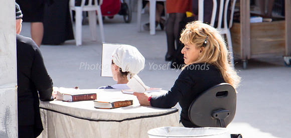 Modes of Women Prayer at Western Wall 2