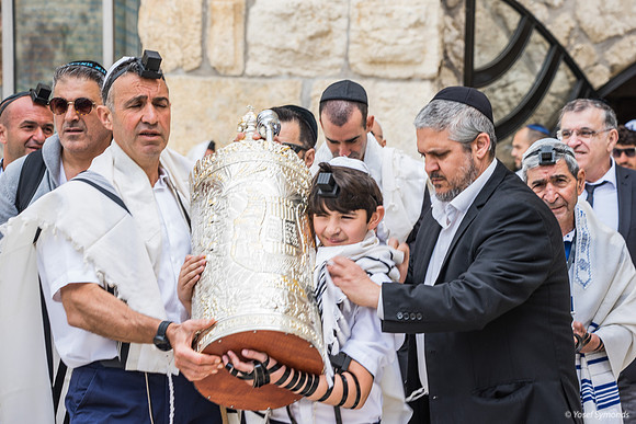 Barmitzvah Boy Returning Torah Scroll 190509-3