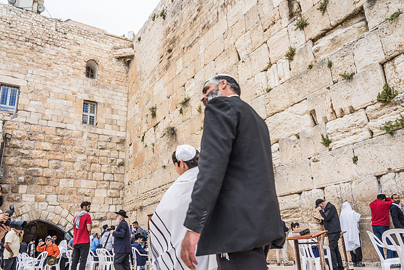 Barmitzvah Boy Returning Torah Scroll 190509-3