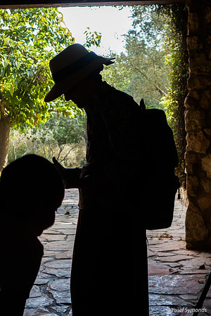 Lady and Child at Zoo 220918-5