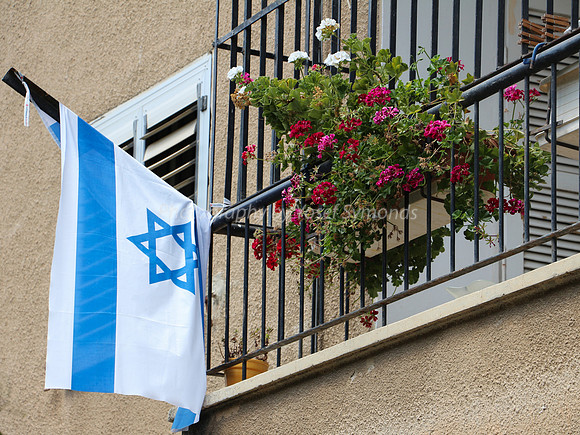 Flag and Verandah 160904-1