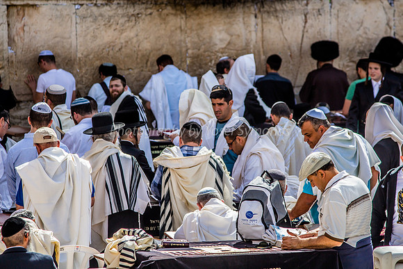 Mens Prayer at Western Wall 140616-2