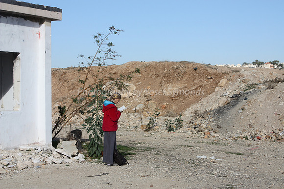 Lady Praying on Base 1