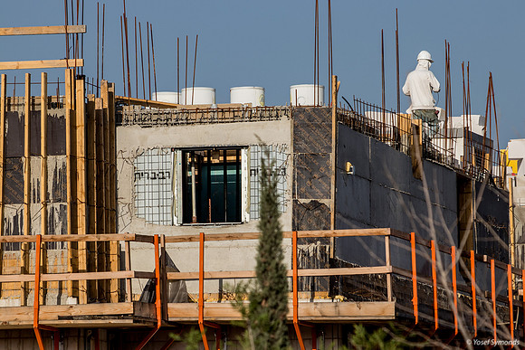 Real Construction Worker or Mime Artist? 250318-1