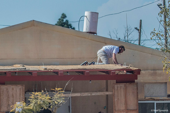 Fitter on the Roof 191015-1