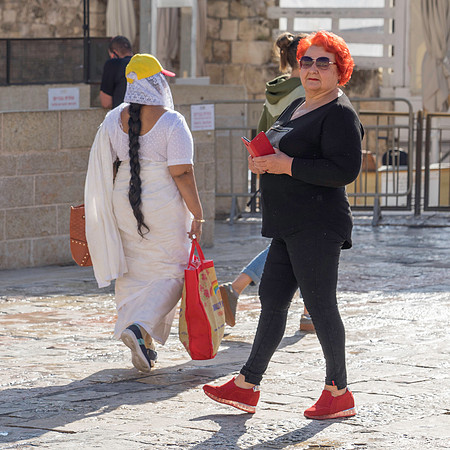 Color Coordination at Kotel 191205-1