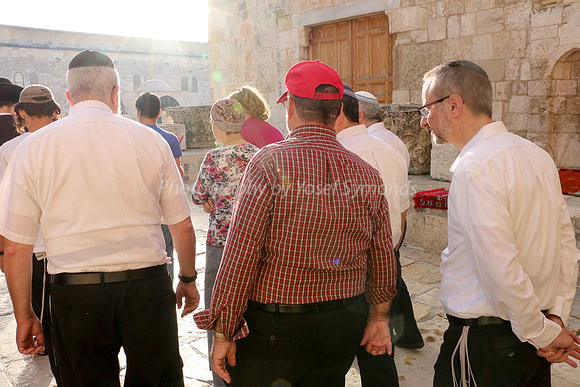 Jewish Group Entering Har Habayit 2