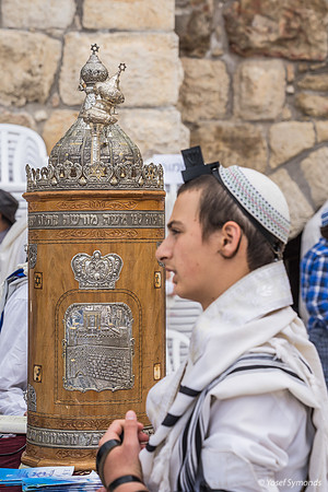 Sephardic Sefer Torah 190509-1