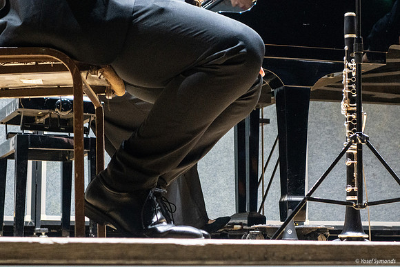 Spare Clarinet On Stage 250107-1