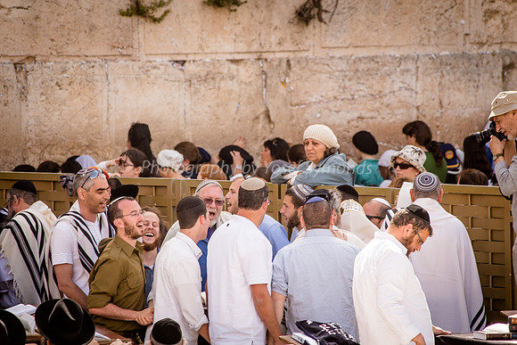Celebrants at Western Wall 140616-1