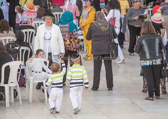Looking for Mommy at Western Wall 2