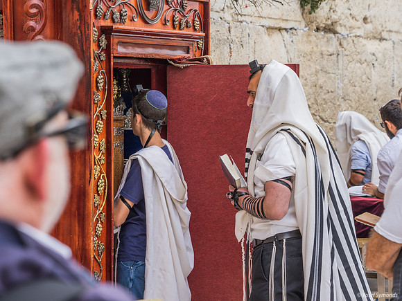 Taking Sefer Torah from Ark 190509-1