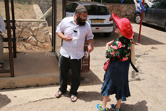 Organizer Ruthi Alights at Mevo Dotan