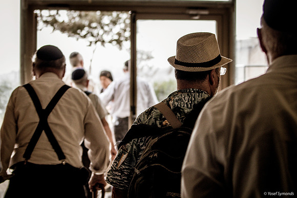 Men Exiting Synagogue 191015-1