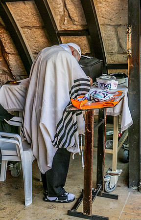 Business at the Kotel 4