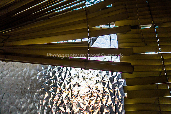 Broken Blinds 181225-1