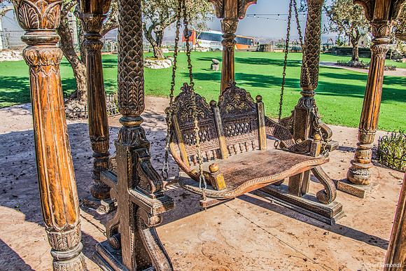 Zar Grounds Ornate Swing 180927-22